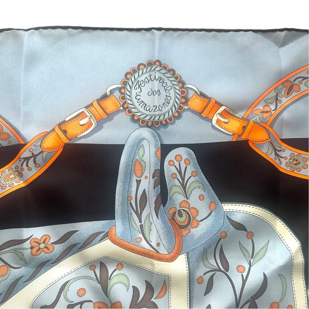 Hermès Festival des Amazones Silk Scarf 90 Blue Orange w/ Box & Knotting Cards - Picture 3 of 16